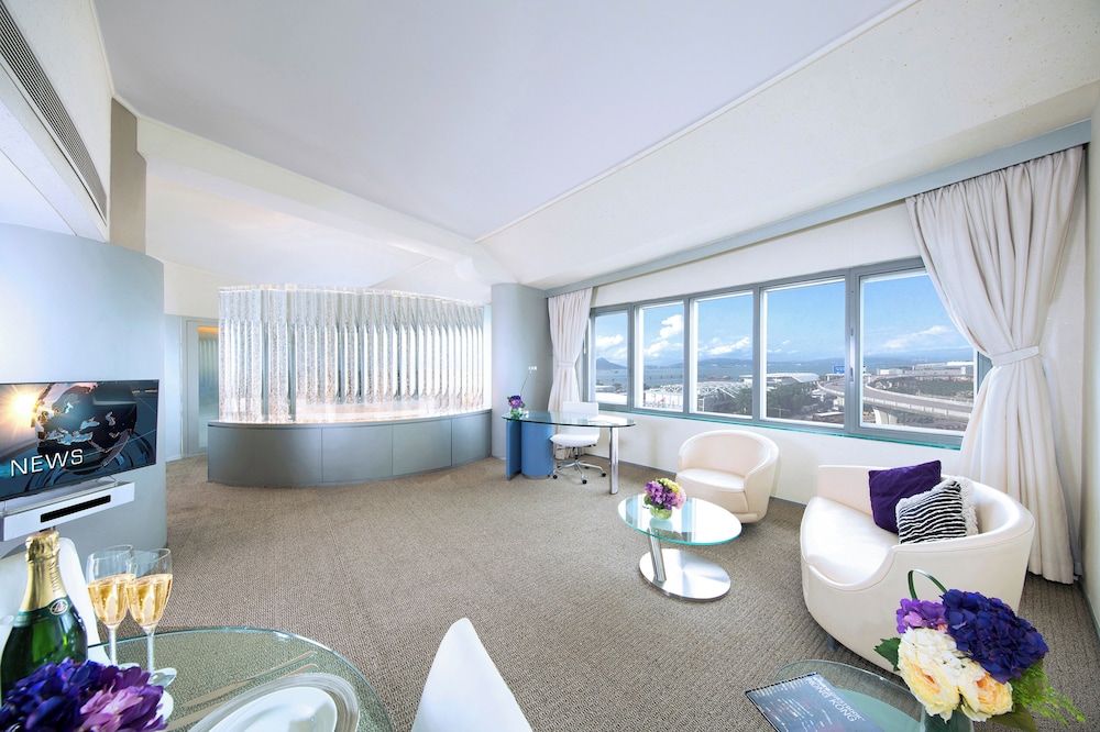 Regal Airport Hotel 38/67