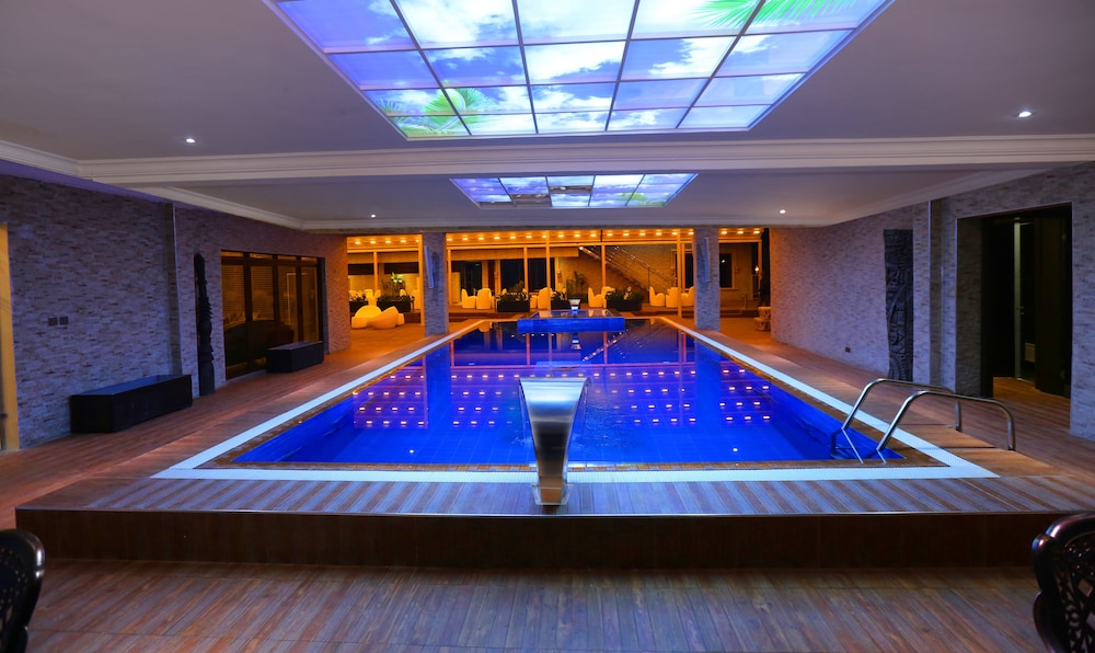 Wells Carlton Hotel and Apartment Abuja 24/57