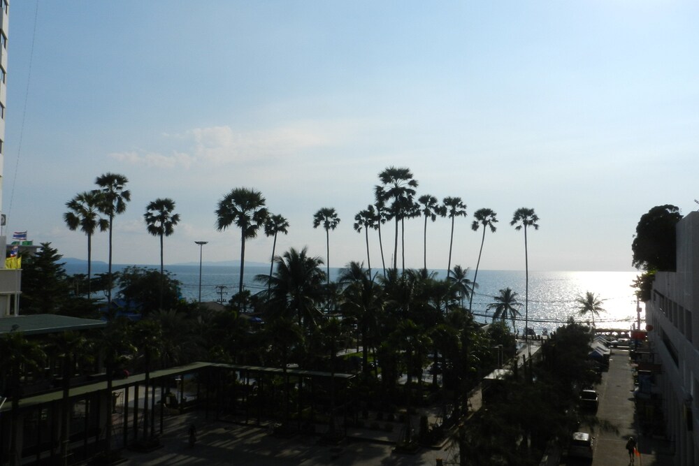 Apartments Alex Group Neocondo Pattaya 92/100