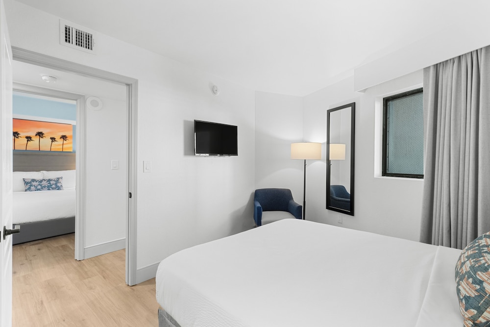 3 BEDROOMS, CONDO, DELUXE, OCEAN VIEW, SOUTH TOWER, CORNER