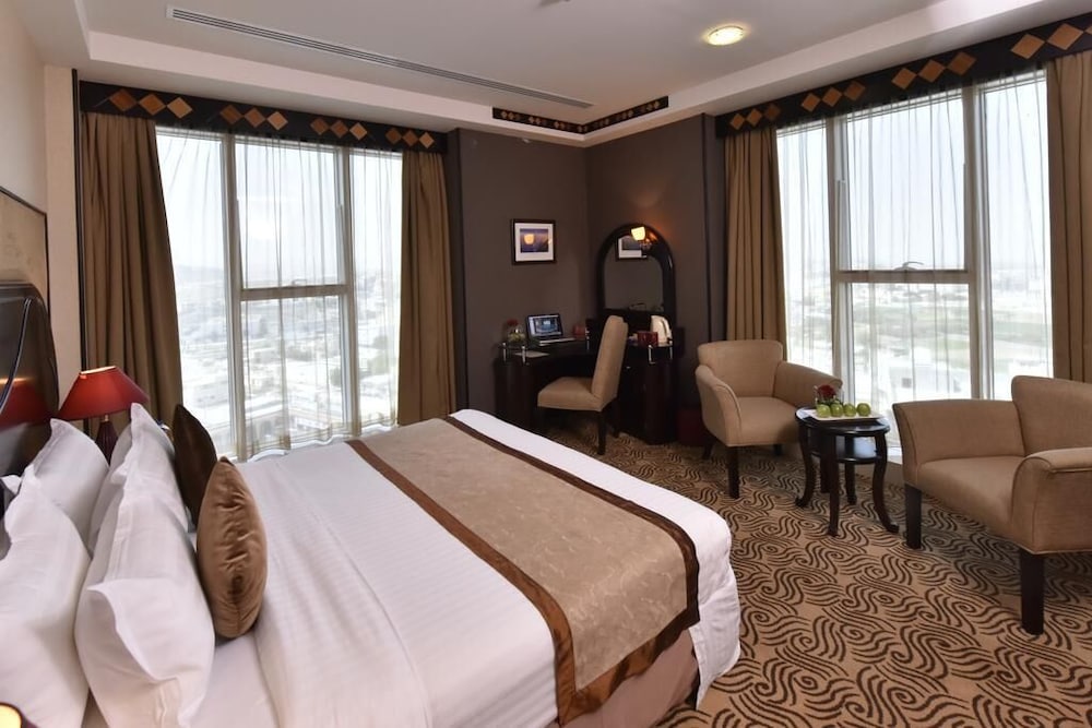 Awaliv International Hotel 24/68