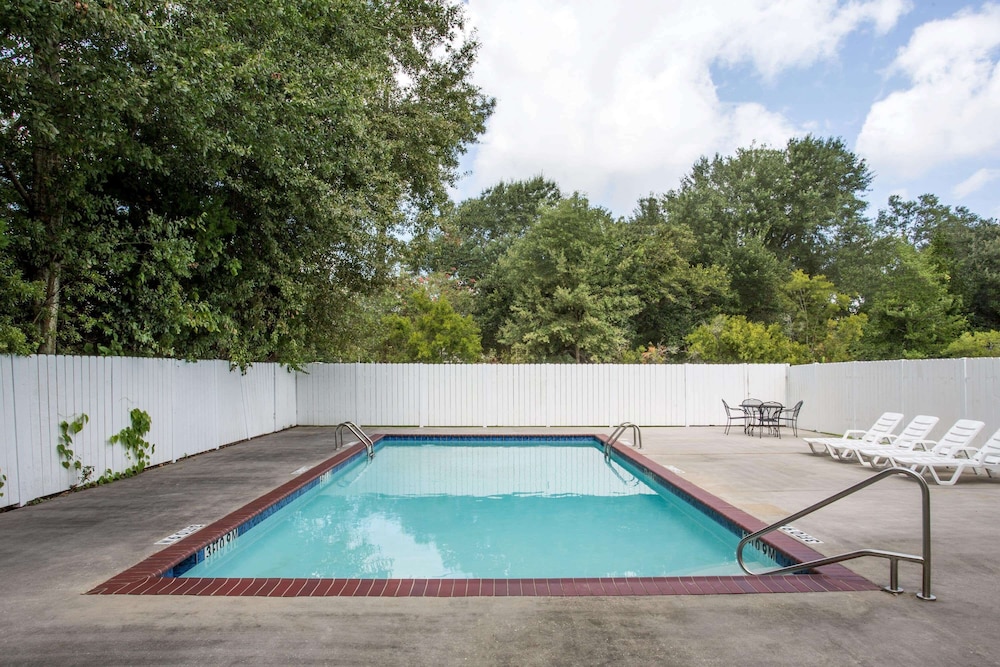 Howard Johnson by Wyndham Houma 21/36