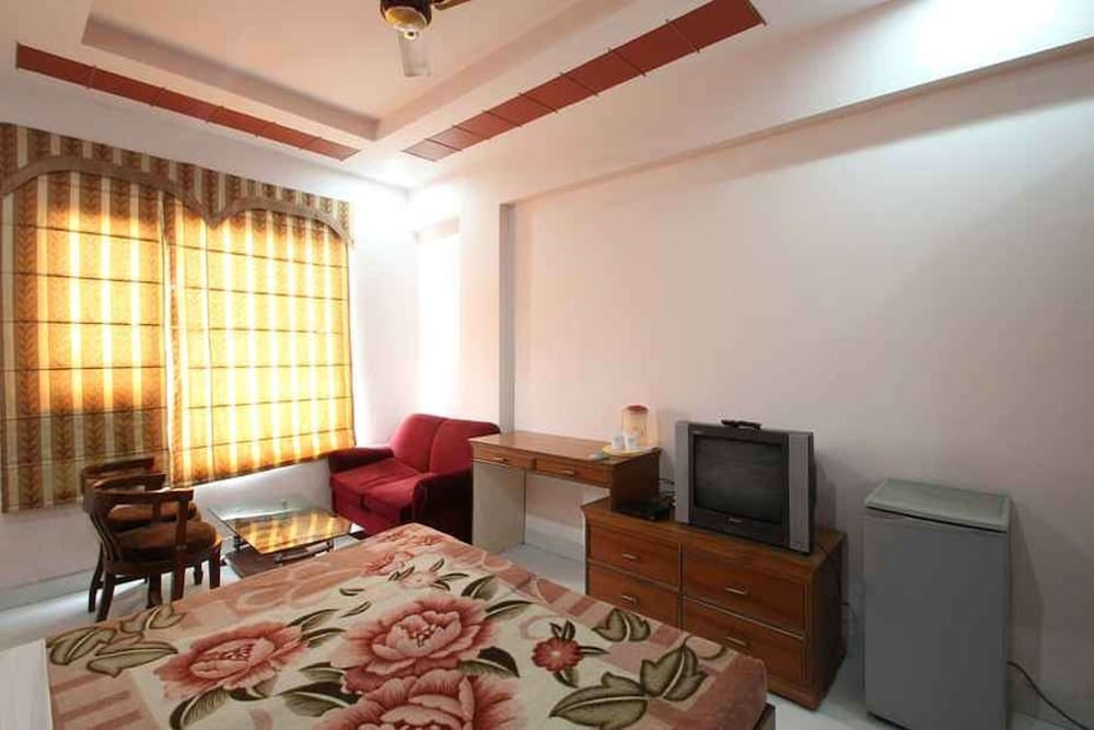 Hotel Chanakya 11/17