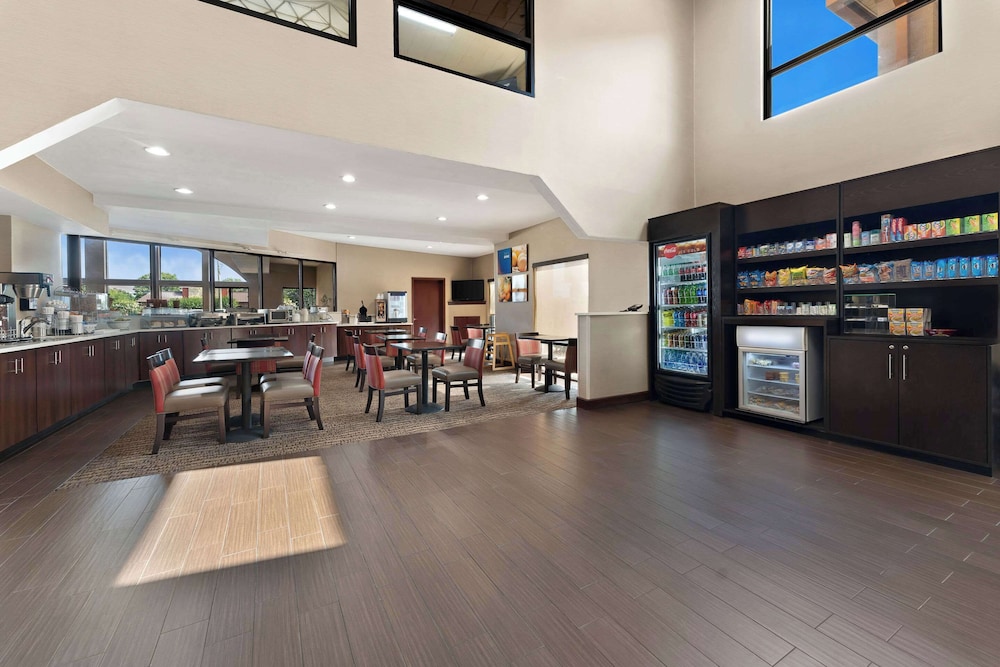 Comfort Suites Warner Robins 49/56