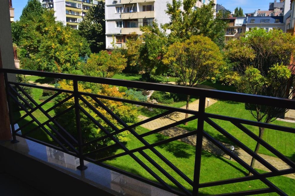 Aparthouse Borovo 24/30