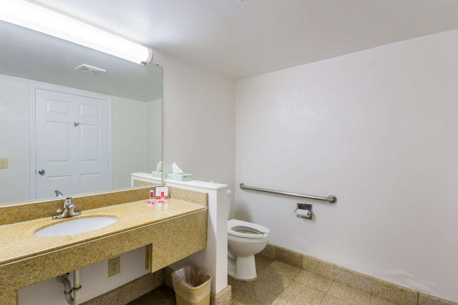 Econo Lodge Little Creek Norfolk VA 20/20