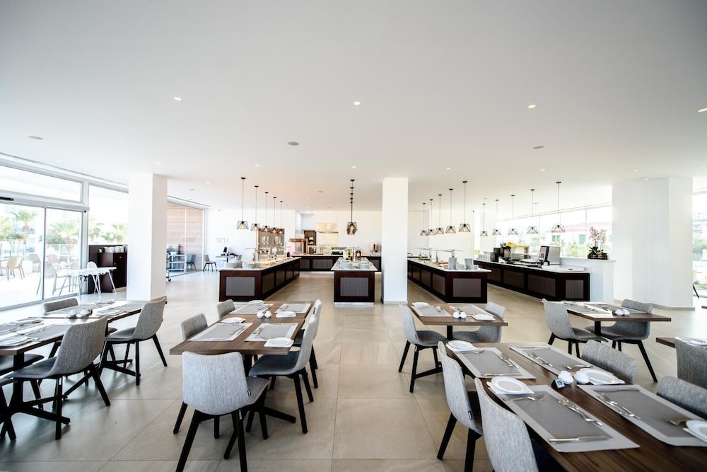 Eleana Hotel 24/34