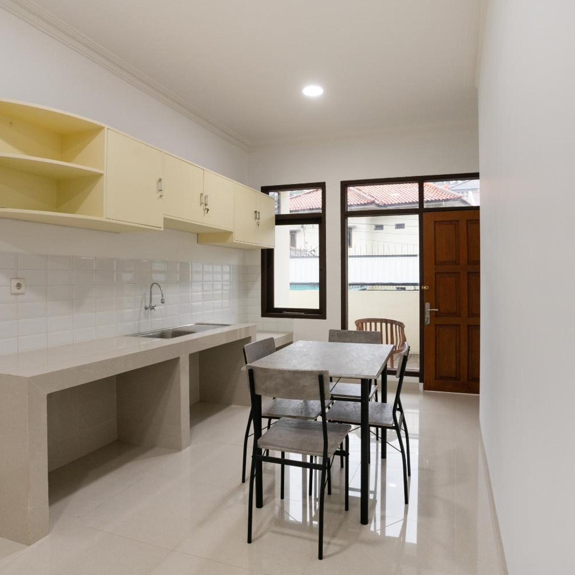 Hotel O Hegarbudhi Residence 33/49