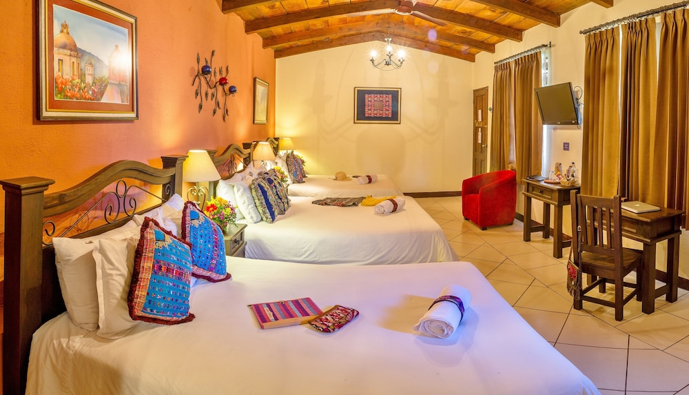 Casa Del Parque Hotel 24/50