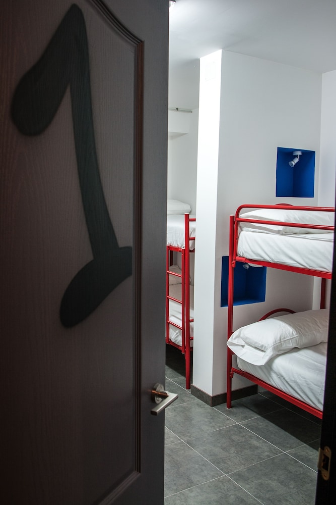 Mixed Dorm, 12 Beds