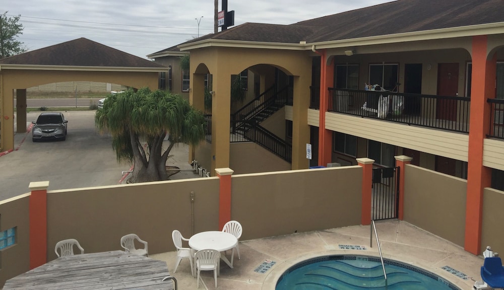 Knights Inn & Suites City Center Edinburg/McAllen 16/22