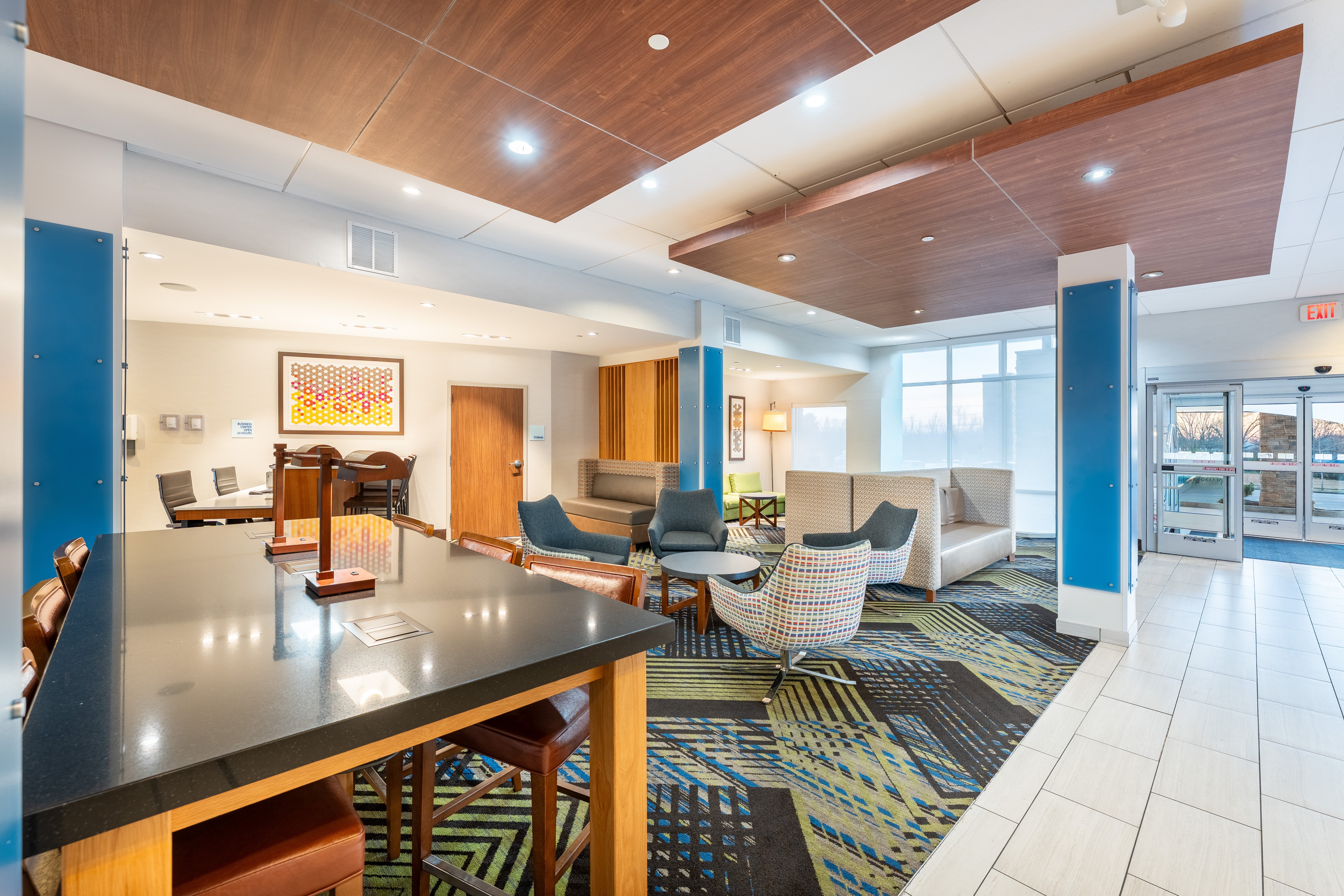 Holiday Inn Express Suites Nashville North Springfield 54/77