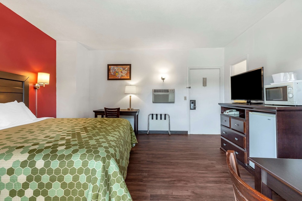 Econo Lodge Lee - Great Barrington 32/65
