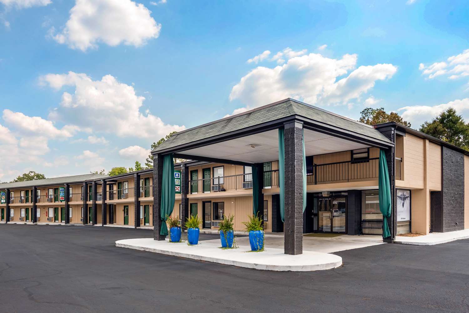 Super 8 by Wyndham Daleville/Fort Novosel 12/13