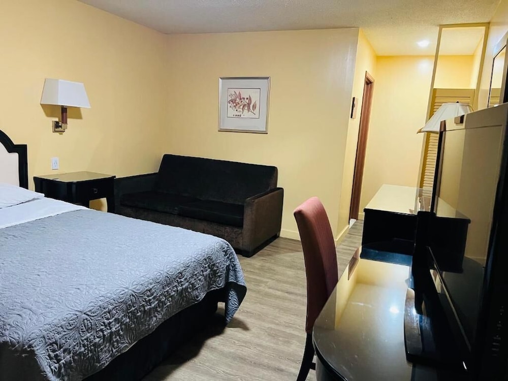 BASIC, SUITE, QUEEN BED, PRIVATE BATHROOM