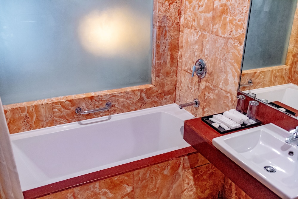 Crown Regency Beach Resort Boracay 28/75