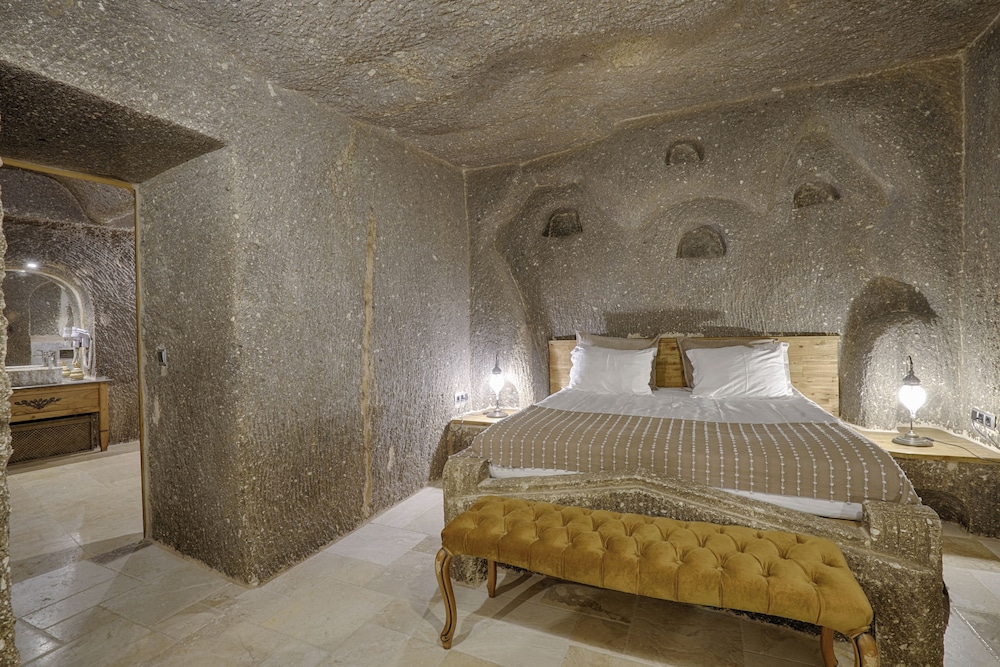 Hera Cave Suites 11/50