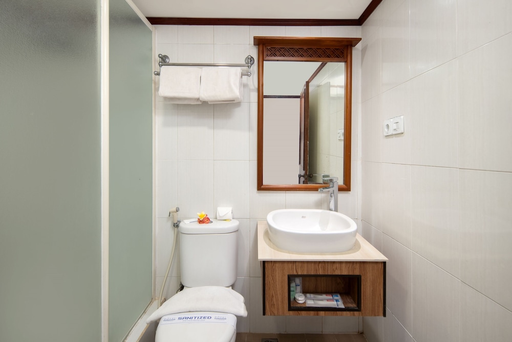 Royal Caravan Hotel and Outbond 57/58