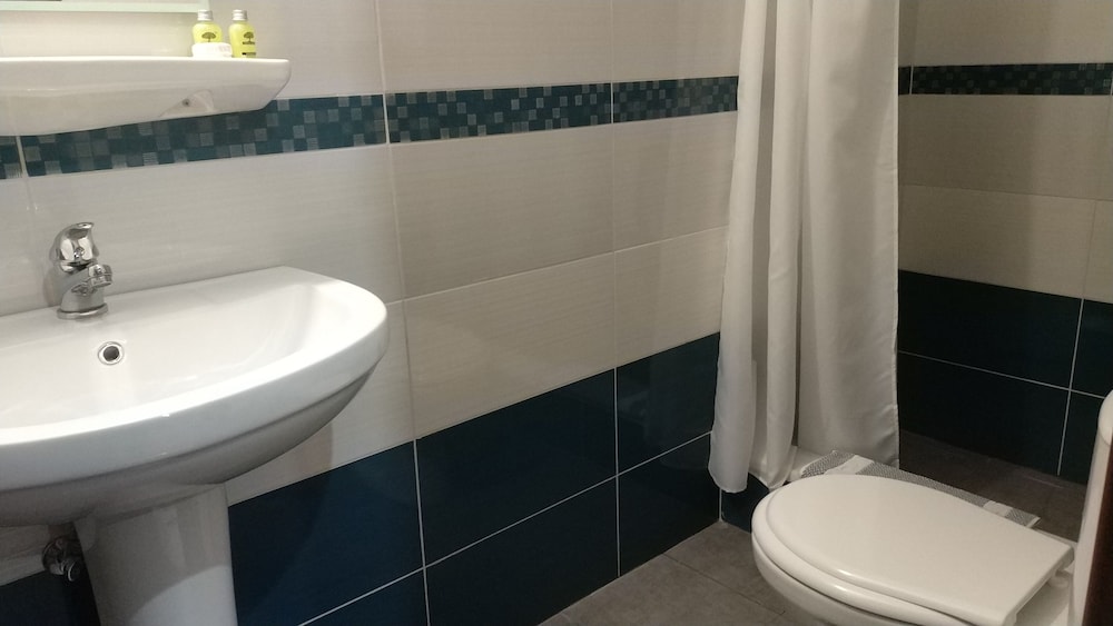 Ambrosia Suites 54/60