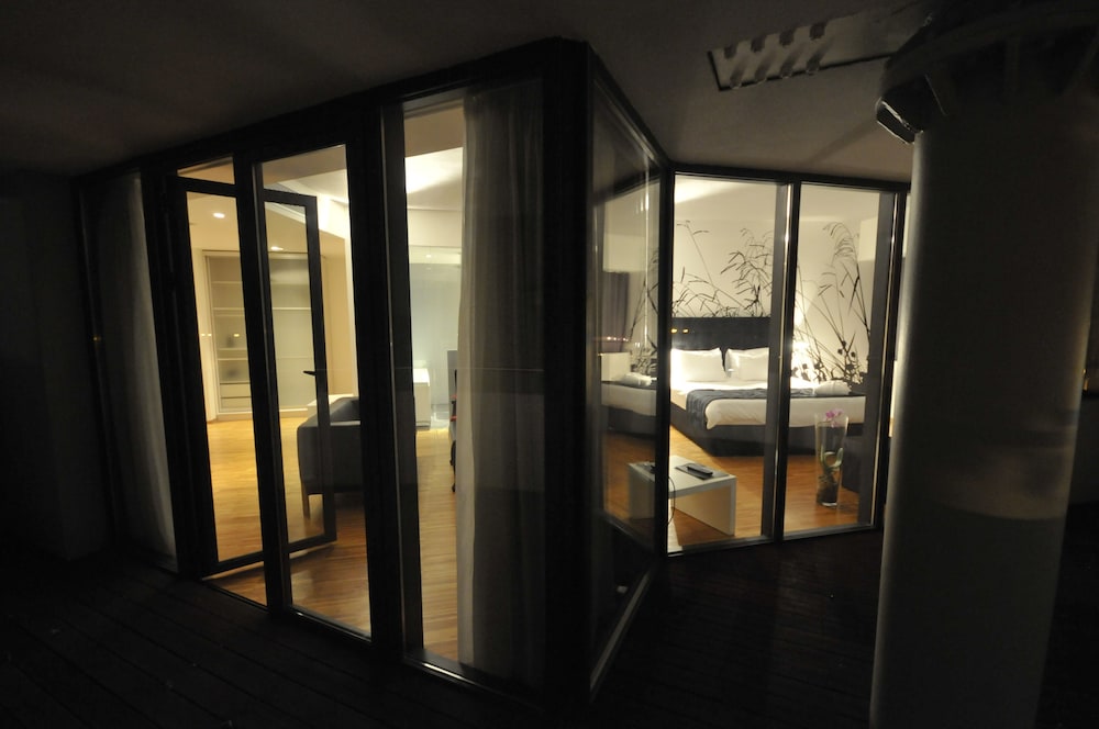 SARROGLIA HOTEL 33/40