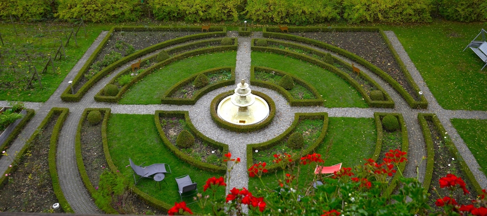 Alpenrose Hotel and Gardens 43/50