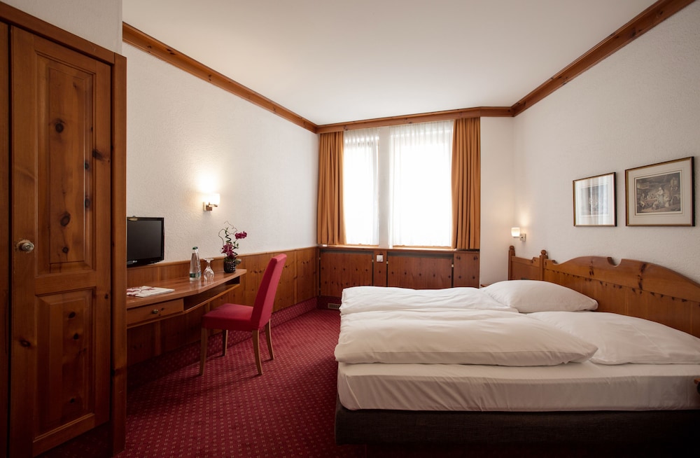 ROOM, DOUBLE BED