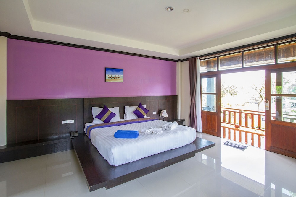 PREMIUM, STUDIO, KING BED