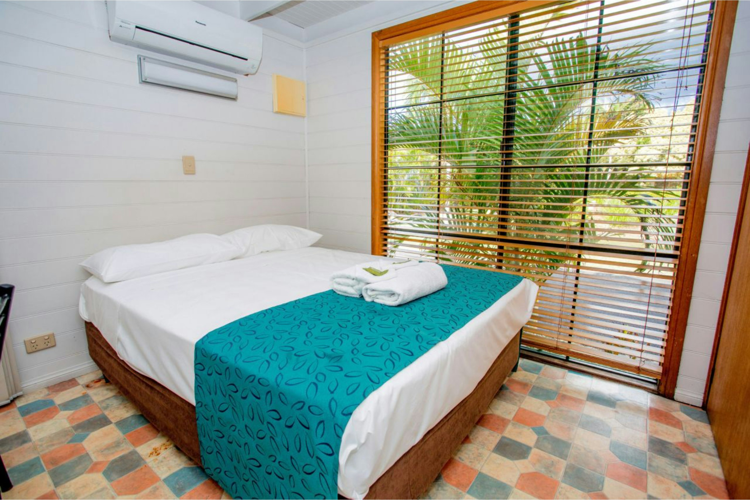 ECONOMY, CABIN