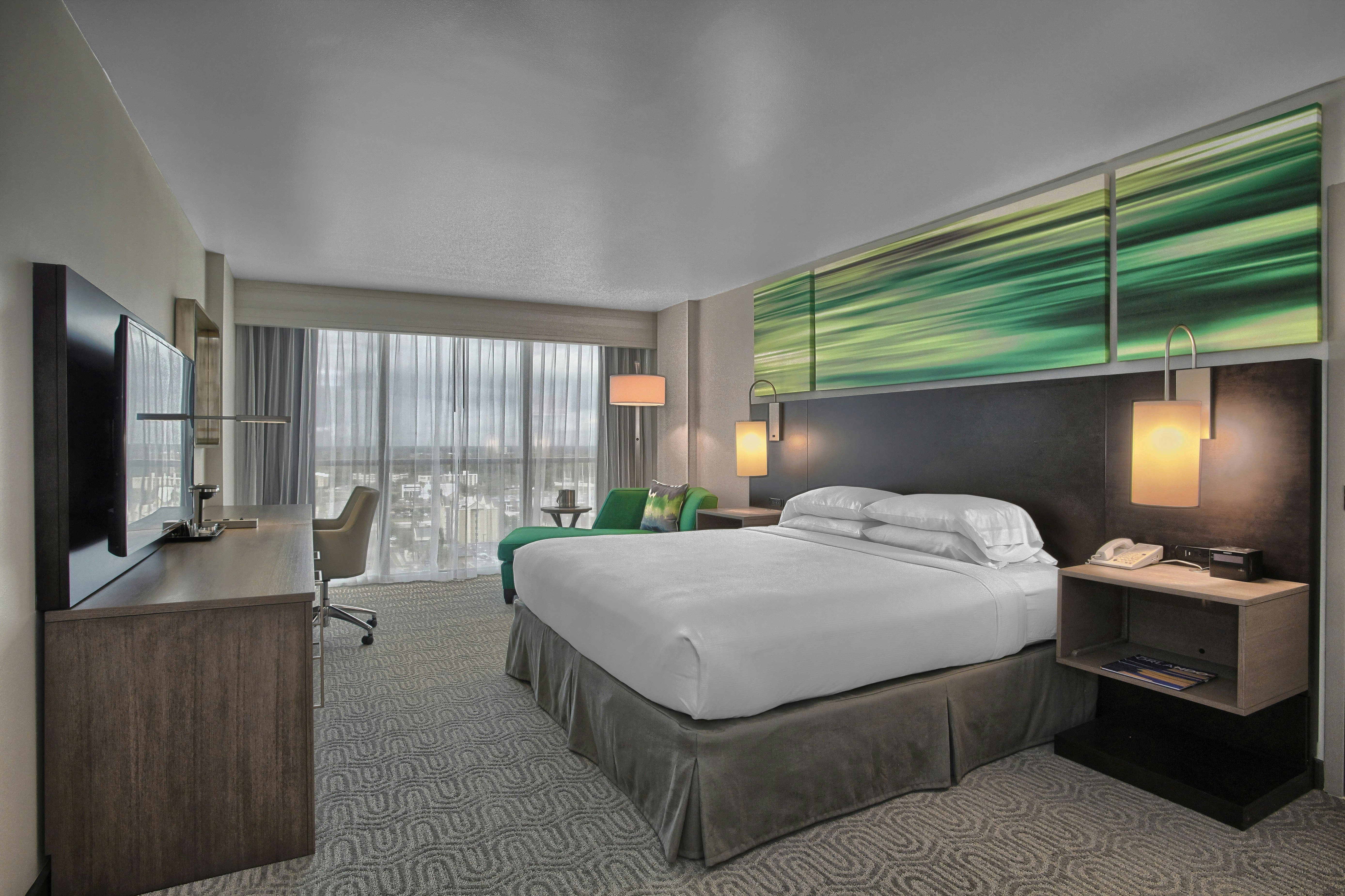 ROOM, QUEEN BED