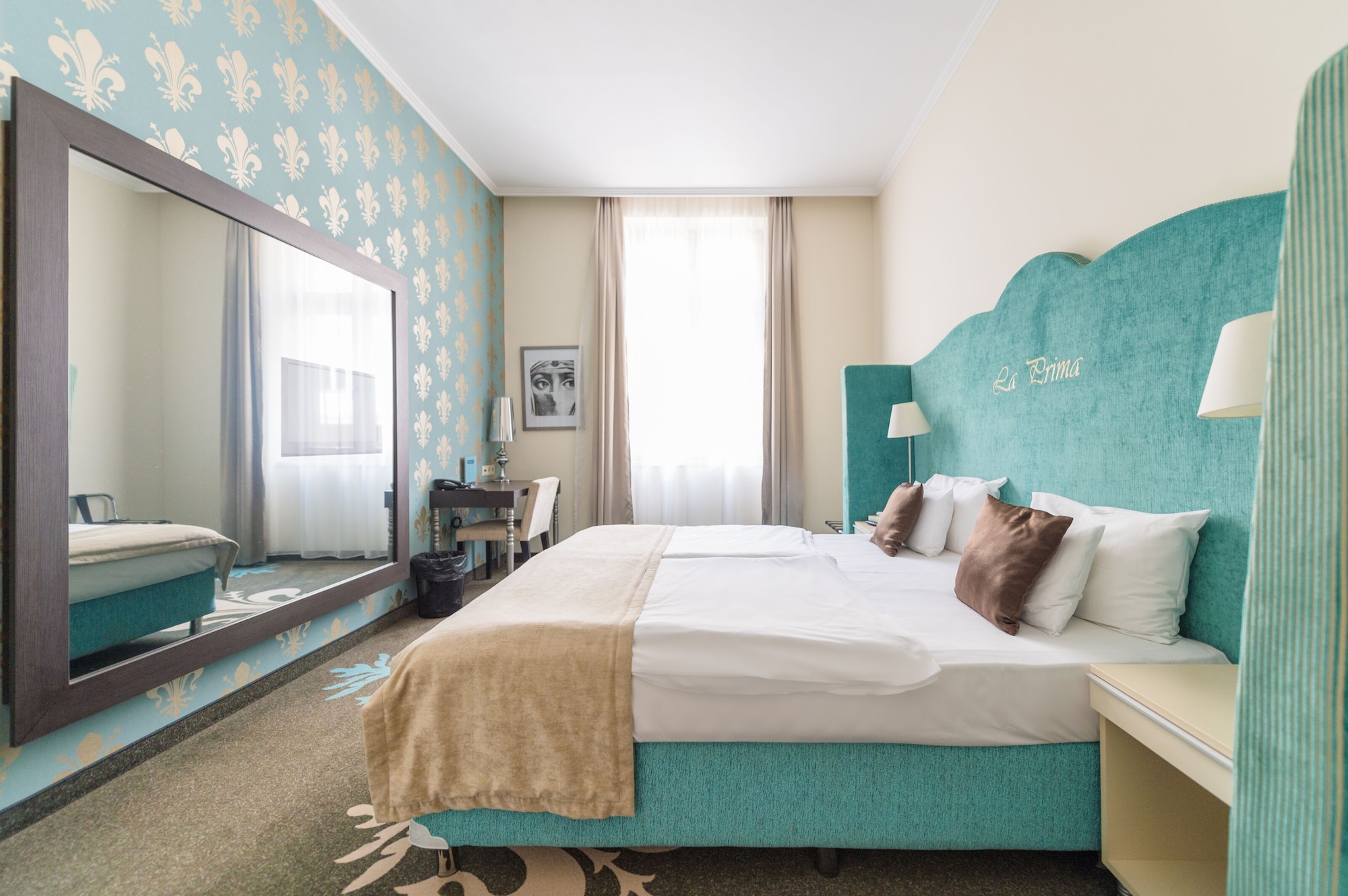 DELUXE, DOUBLE OR TWIN BED