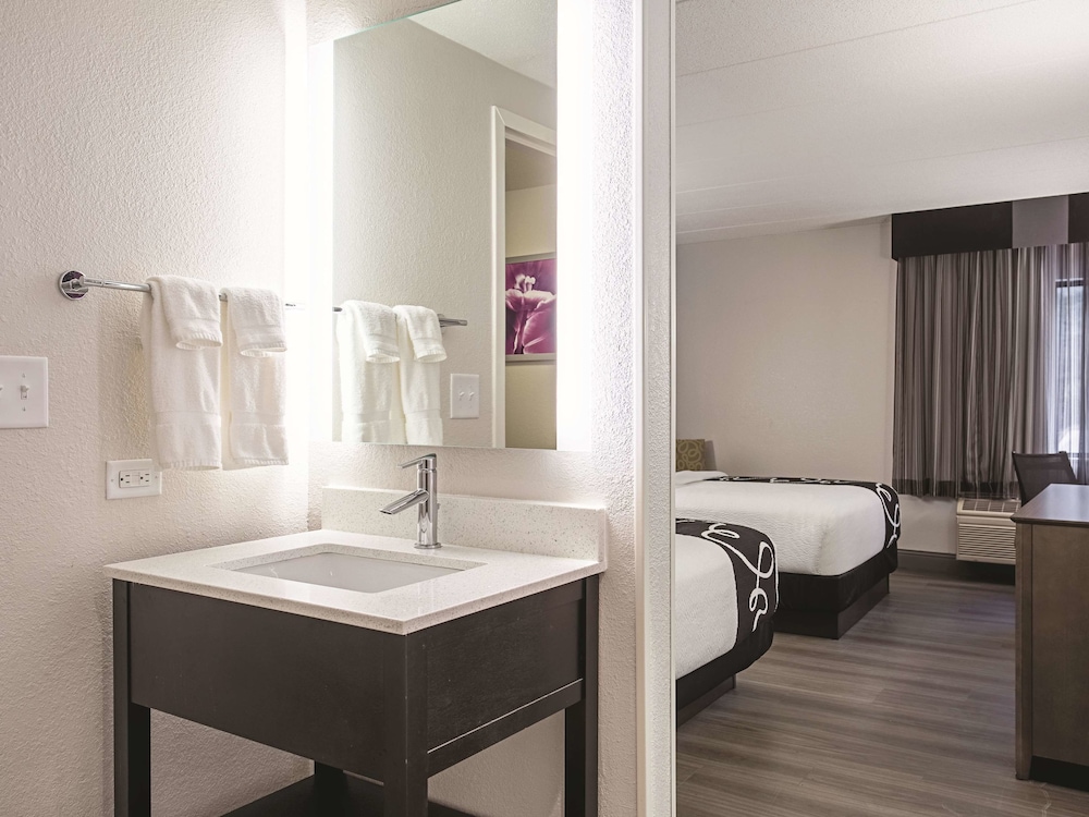 La Quinta Inn & Suites by Wyndham Baltimore N / White Marsh 19/46
