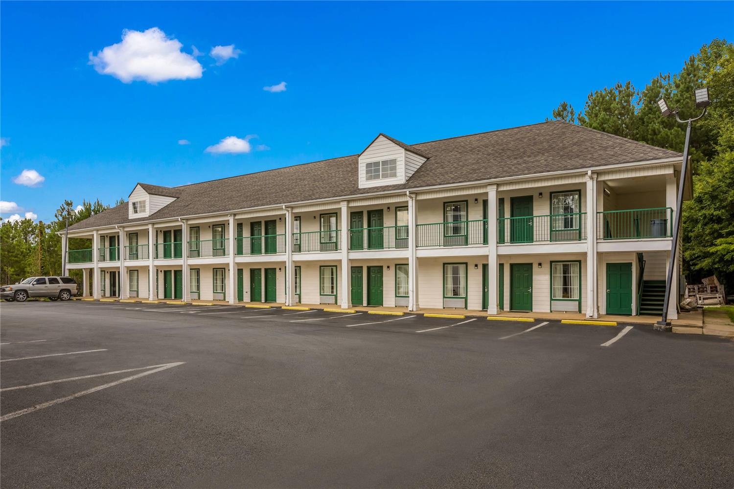 Quality Inn & Suites Greensboro near Lake Oconee 2/36