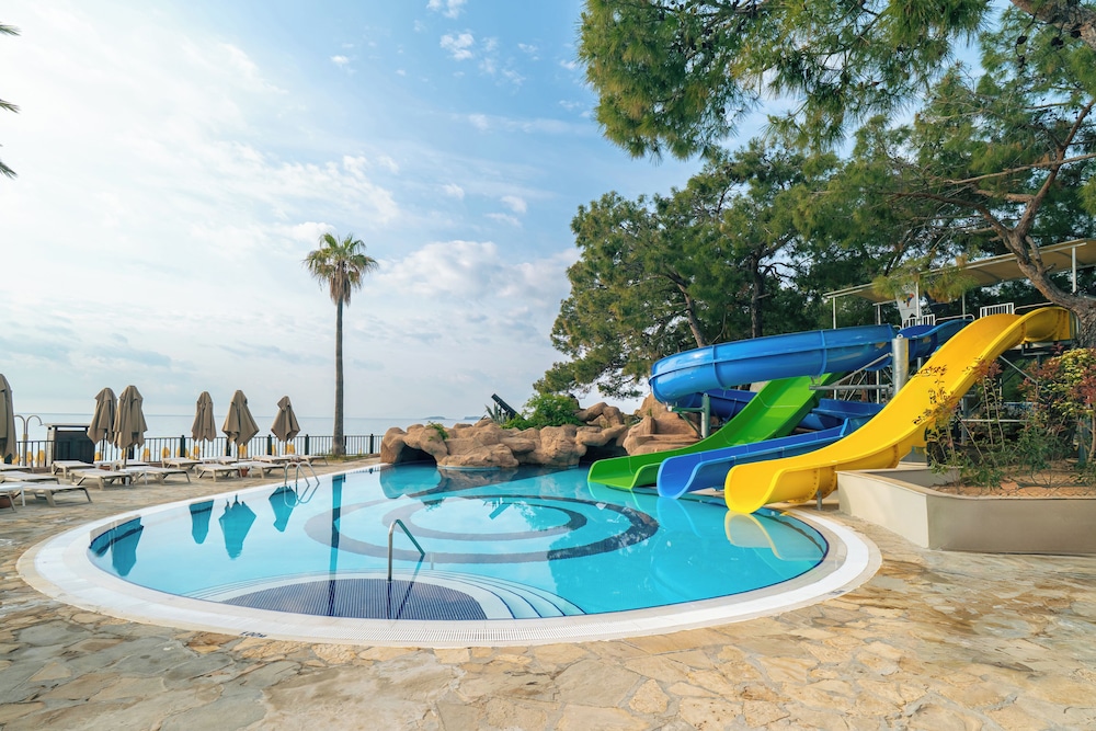 Pirates Beach Club All Inclusive 26/48