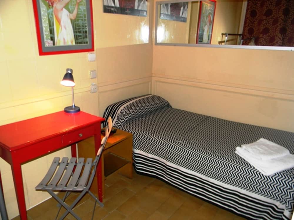 Hostal La Fontana 16/65