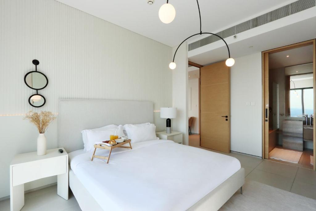 Room at 1BHK with Marina Views and Beach Access, DUBAI