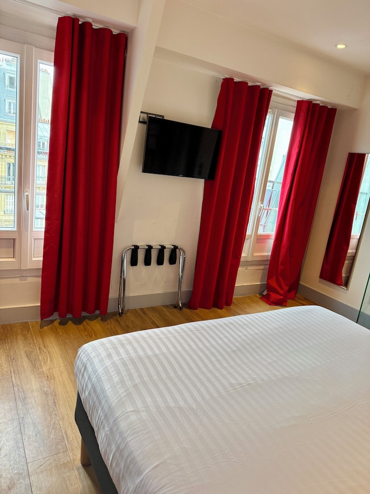 ROOM, TRIPLE, ARC DE TRIOMPHE VIEW, BALCONY
