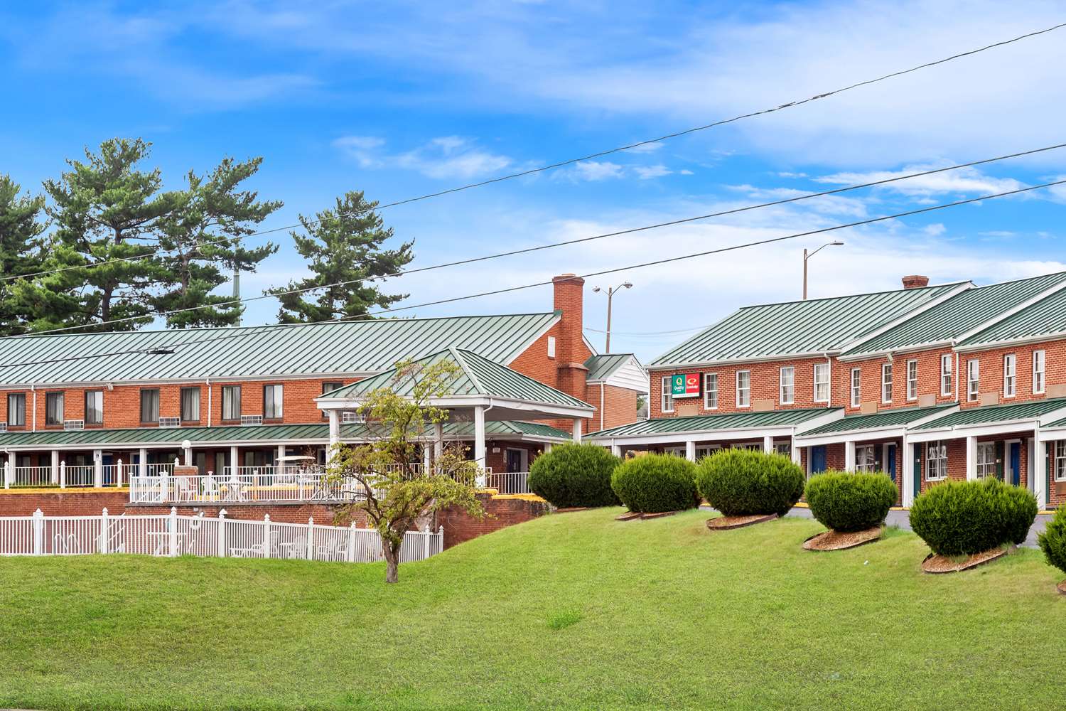 Econo Lodge Waynesboro - Skyline Drive, VA 21/24