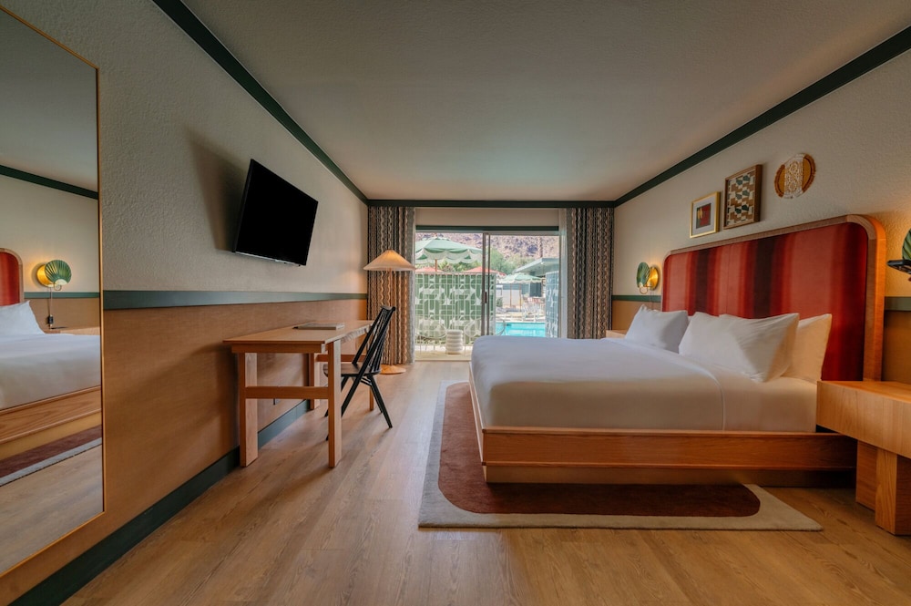 Room, King Bed, Pool View, Pool Side