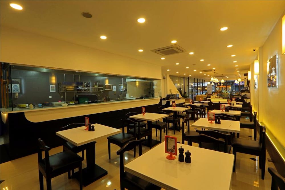 Cafe Aroma Inn 33/43
