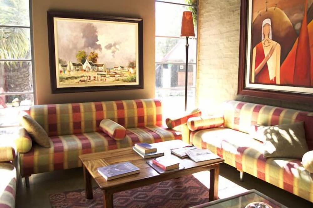 African Moon Corporate House 26/48