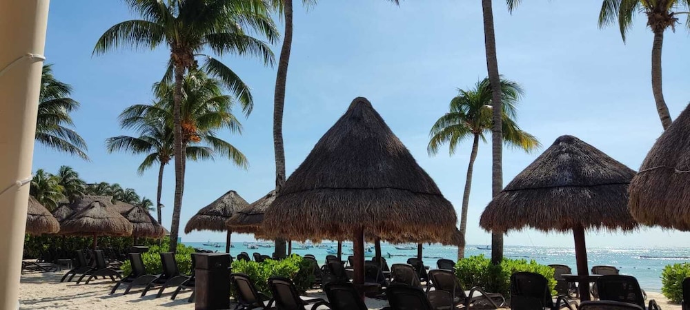 The Elements Oceanfront & Beachside Condo Hotel 44/50