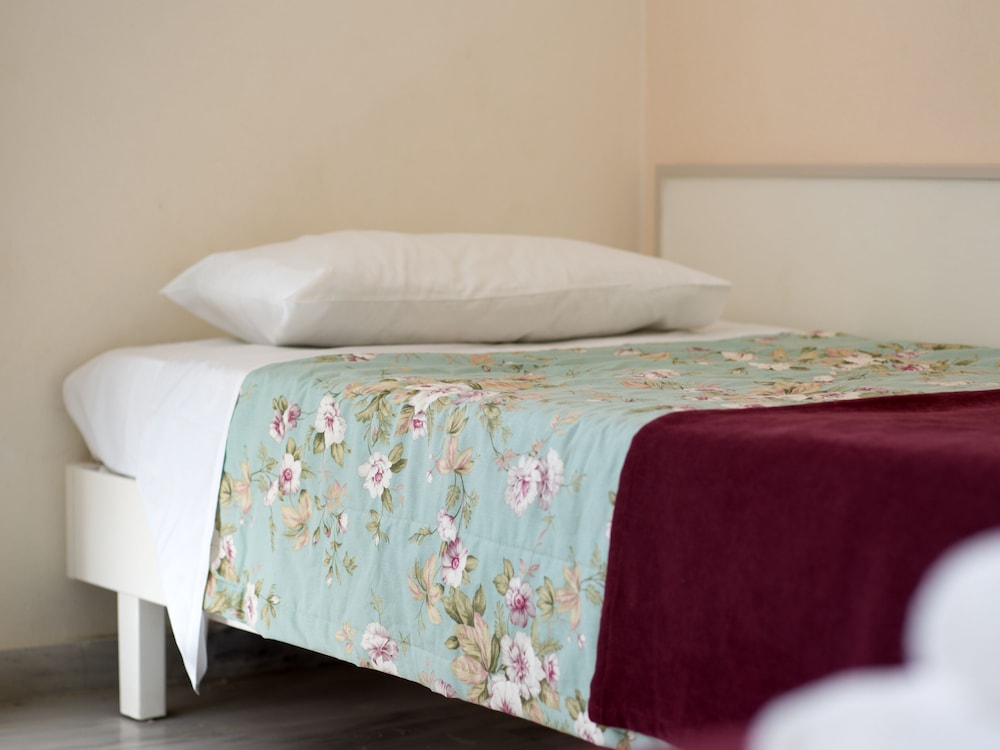 Ariadne Hotel 18/30