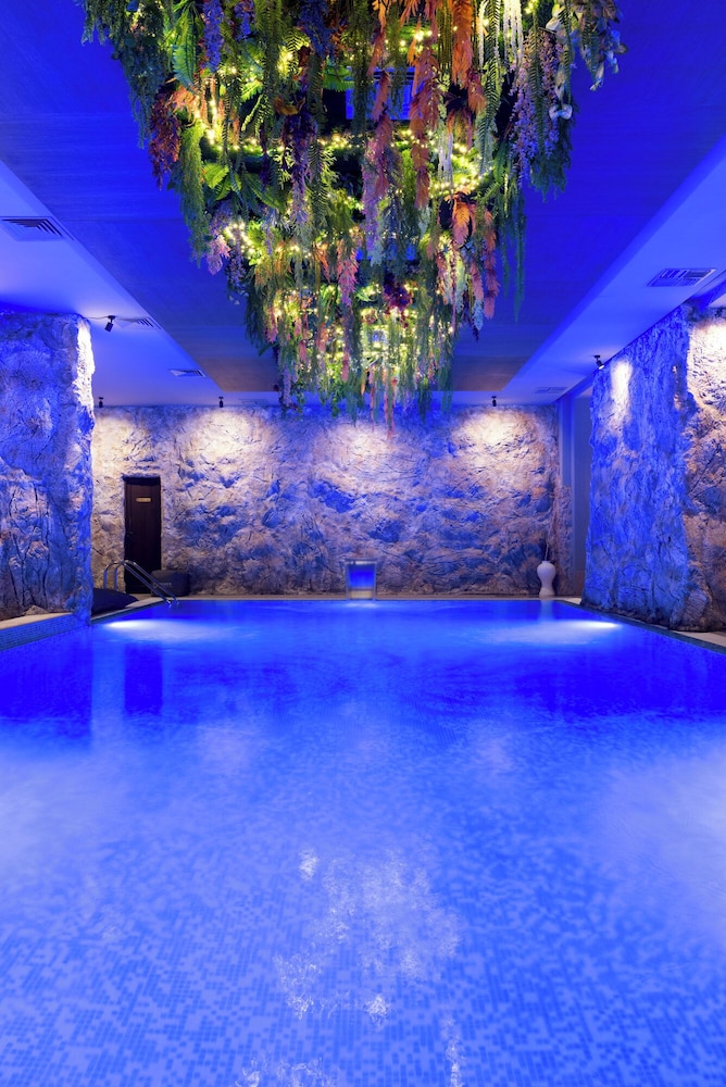 Premier Luxury Mountain Resort 45/48