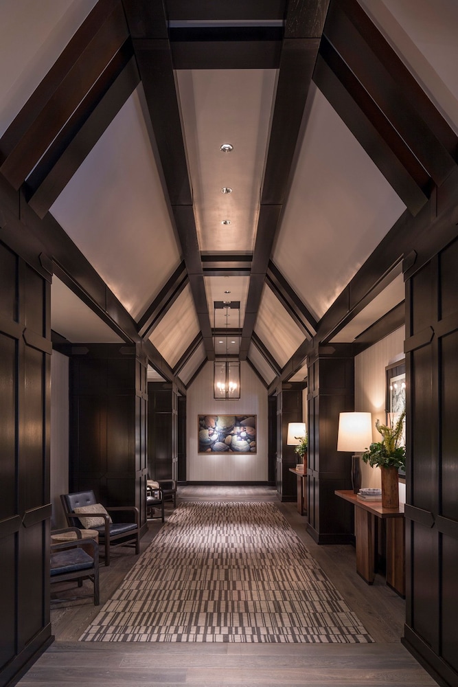 Four Seasons Resort and Residences Vail 11/93