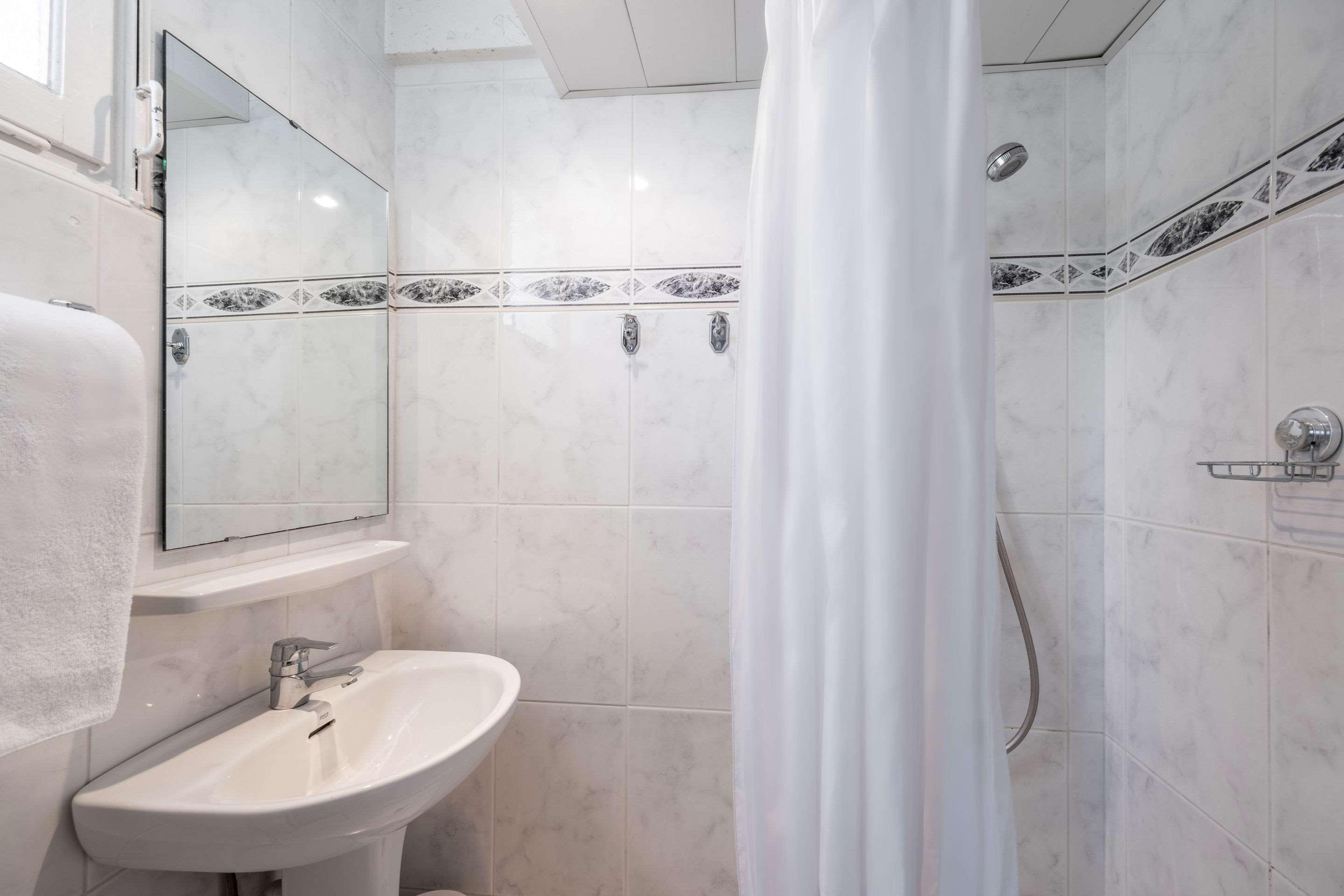 Room, Triple, 2 Bathrooms
