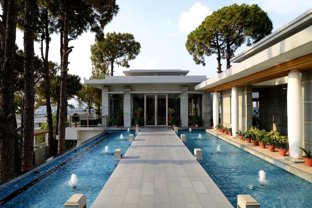 Moksha Himalaya Spa Resort 45/50
