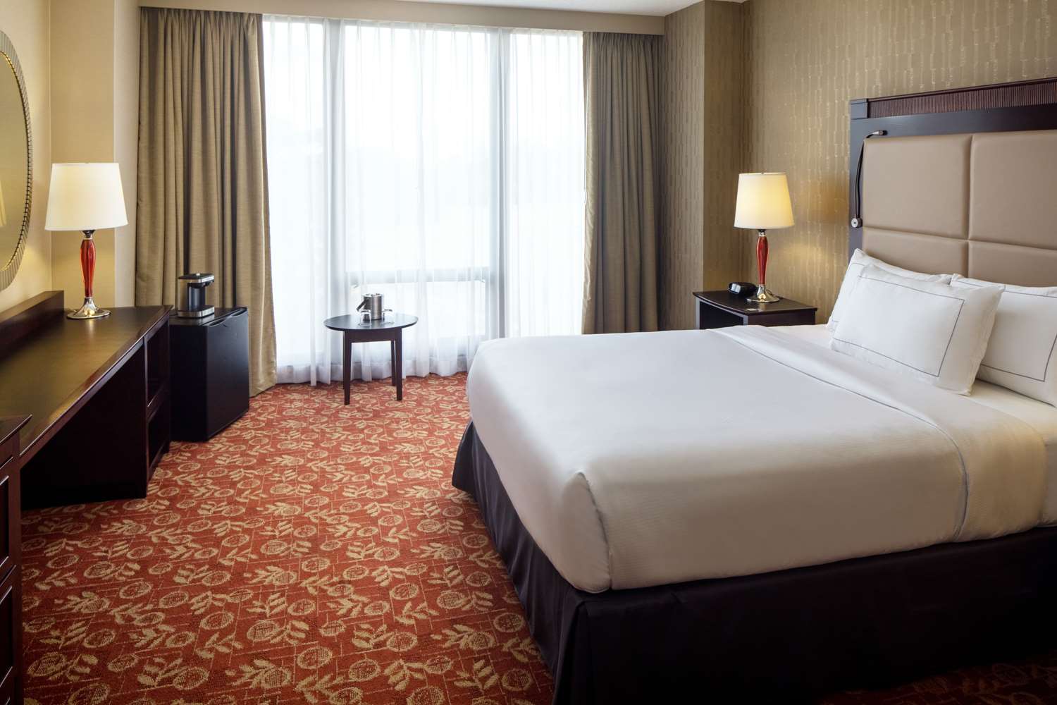 Room, Queen Bed, Bathtub, Accessible