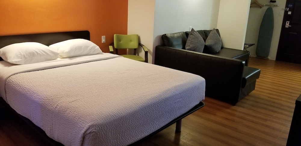 Motel 6 Innisfail AB 7/29