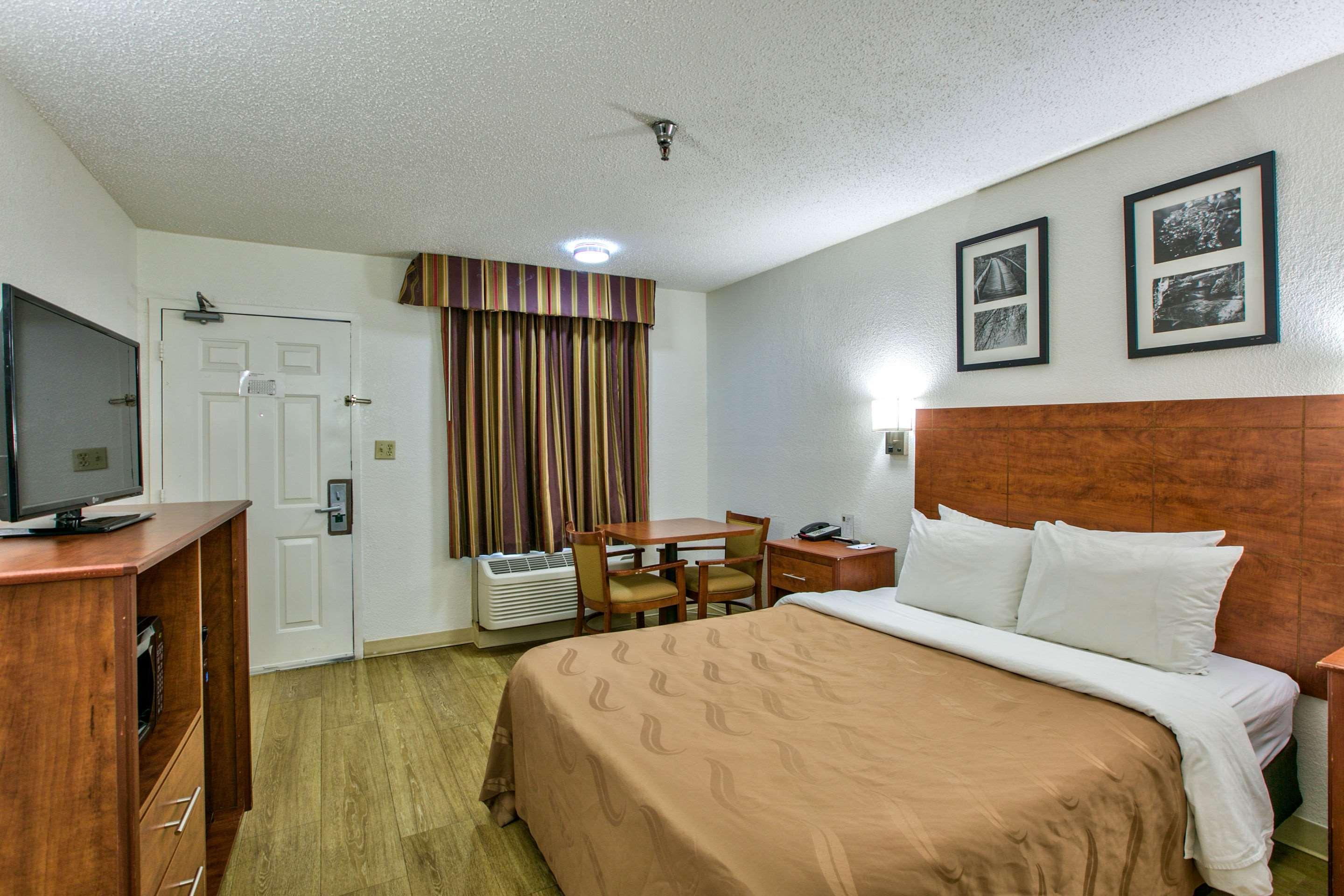 Room, Queen Bed