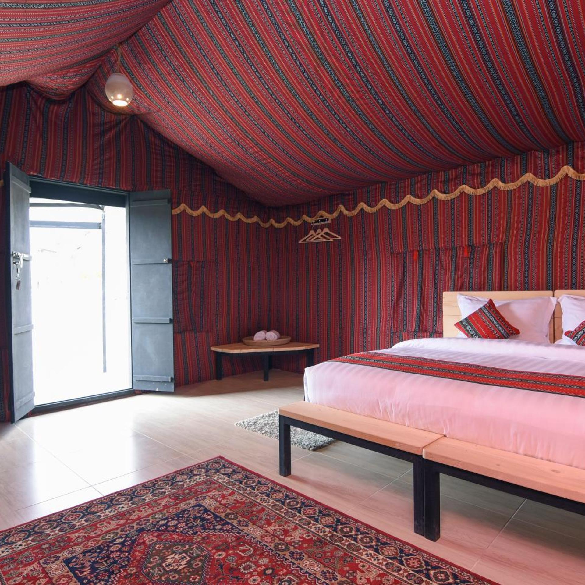 Sultan, Tent